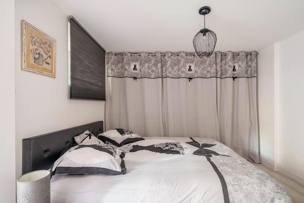 Superbe Appartement Avec Parking Gratuit Lons-le-Saunier Ngoại thất bức ảnh