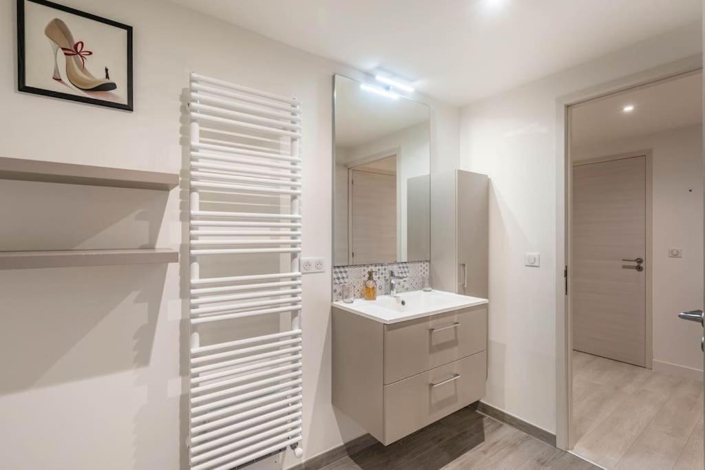 Superbe Appartement Avec Parking Gratuit Lons-le-Saunier Ngoại thất bức ảnh