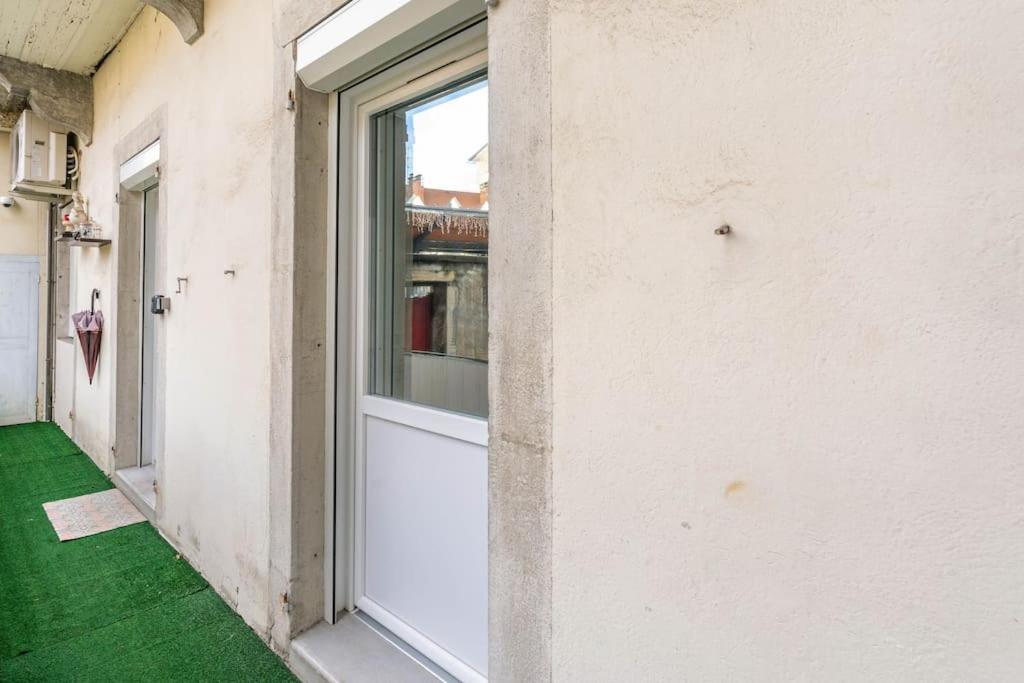 Superbe Appartement Avec Parking Gratuit Lons-le-Saunier Ngoại thất bức ảnh